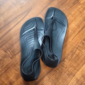 Crocs Sexi Flip T-strap Thong Toe Covered Heel Waterproof Sandal. Women size 10